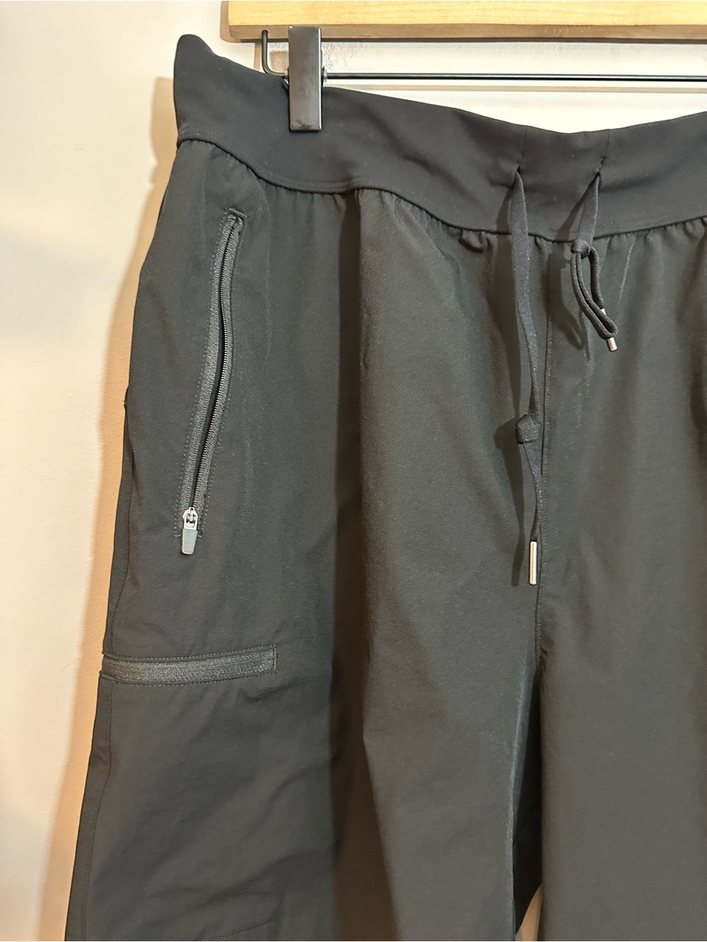 Halara Water Repellent Wear-Resistant Mid Rise Drawstring Hiking Shorts Large - Picture 4 of 10